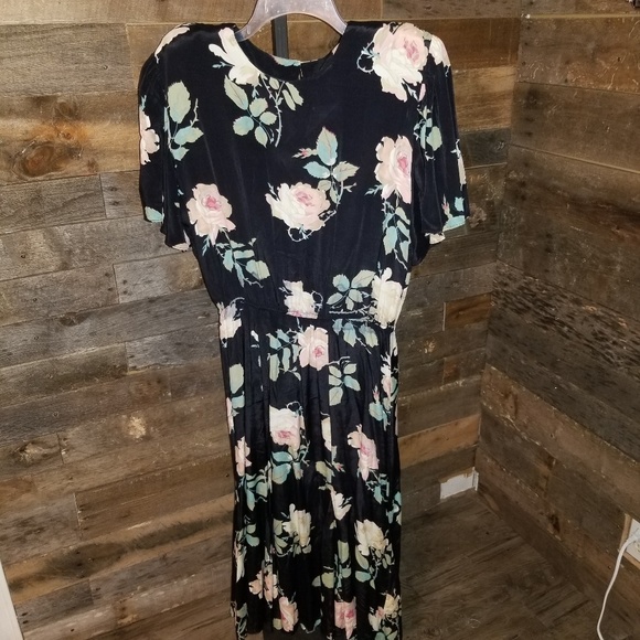 phoebe Dresses & Skirts - Vintage Phoebe Size 12 Floral Dress